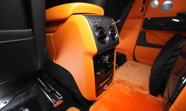 Rolls Royce Cullinan Black Badge in Brown Obsidian luxury car Dealer