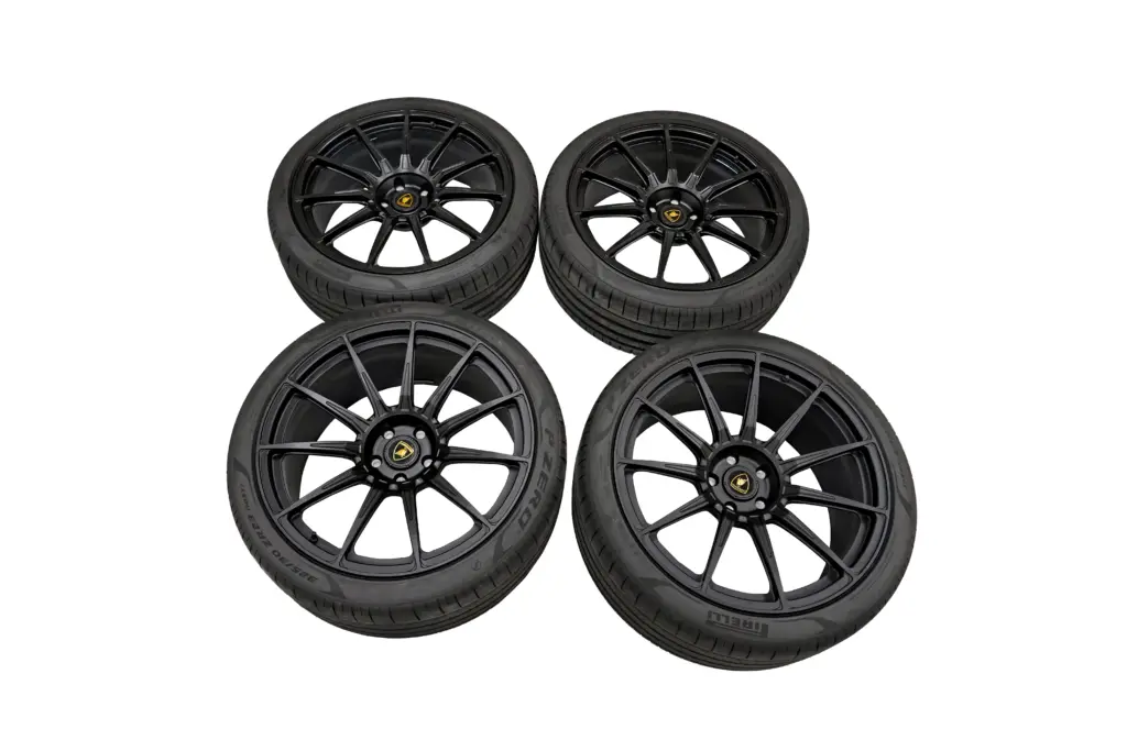 Lamborghini Urus Pirelli Tyres 23 Inch Black OEM 4ML601025DC - 4ML601025DD for sale in dubai