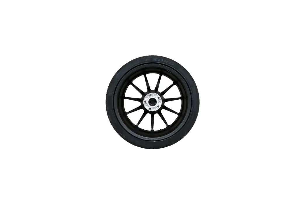 Lamborghini Urus Pirelli Tyres 23 Inch Black OEM 4ML601025DC - 4ML601025DD for sale in dubai3