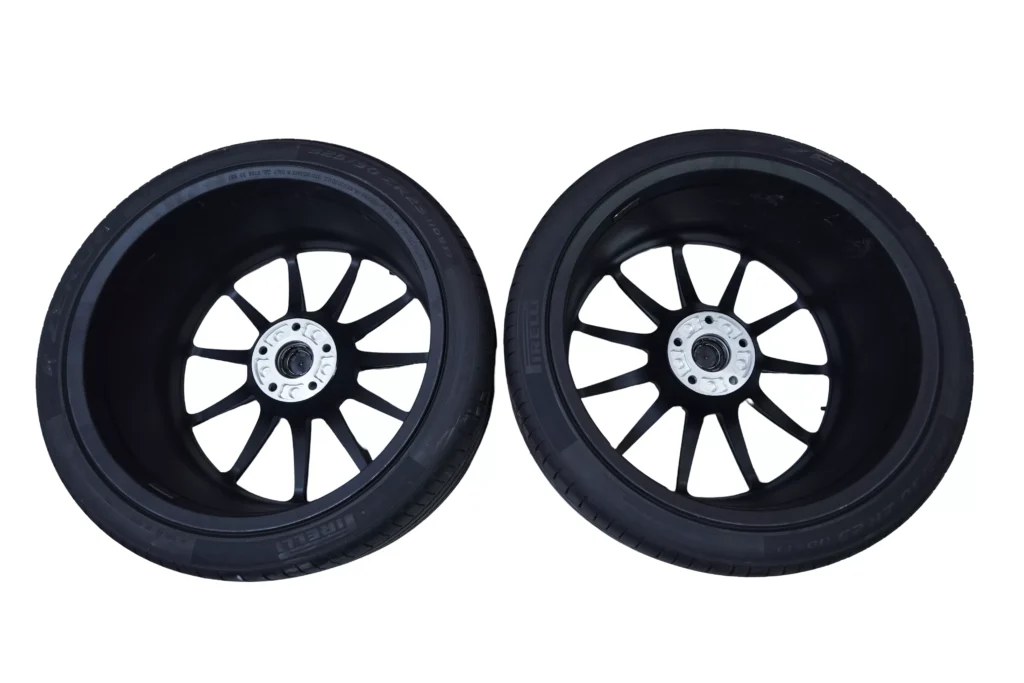 Lamborghini Urus 23 Wheels Rims with Pirelli Tyres Black OEM 4ML601025DC 4ML601025DD for sale in dubai 02