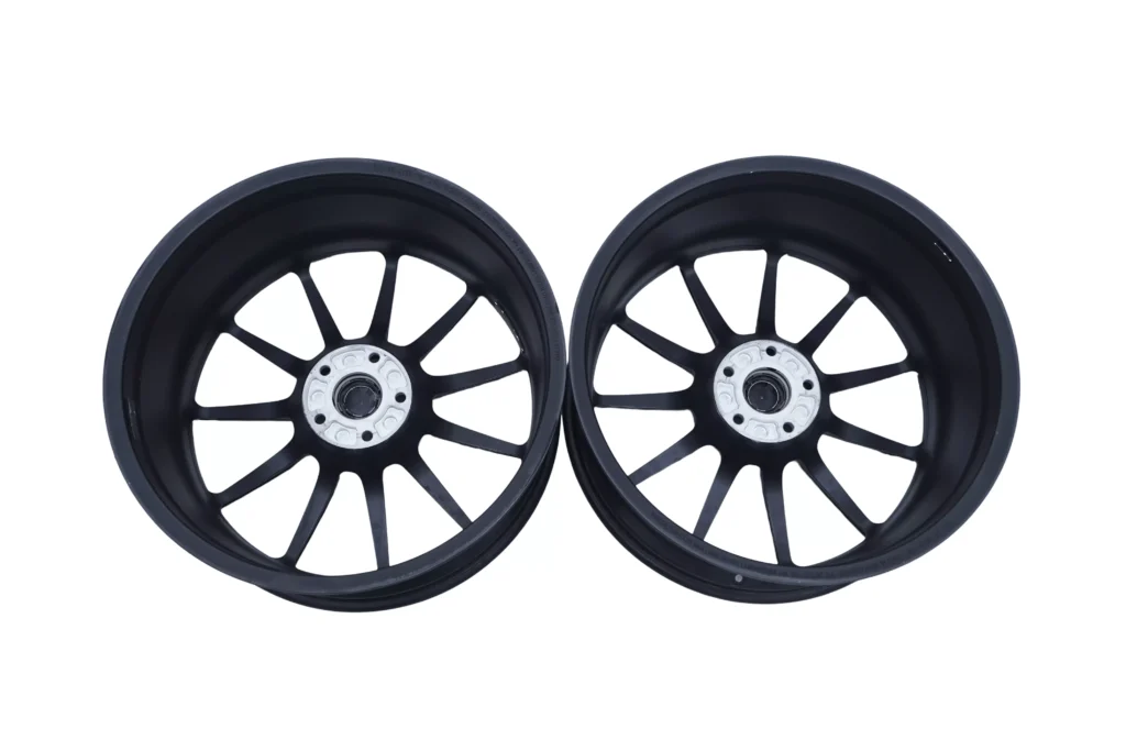 Lamborghini Urus 23 Wheels Rims with Pirelli Tyres Black OEM 4ML601025DC 4ML601025DD for sale in dubai 04