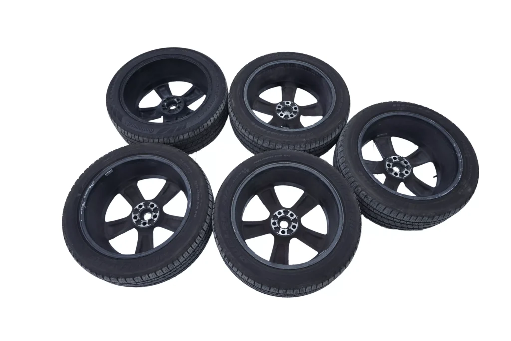 Land Rover Defender Pirelli Tyres Set Black & Orange OEM L8B2-1007-HA for sale in dubai 01