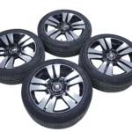Rolls Royce Cullinan Original Tyres Set with Rims Chrome and Black Set 2025 OEM 6884710 for sale in dubai 01