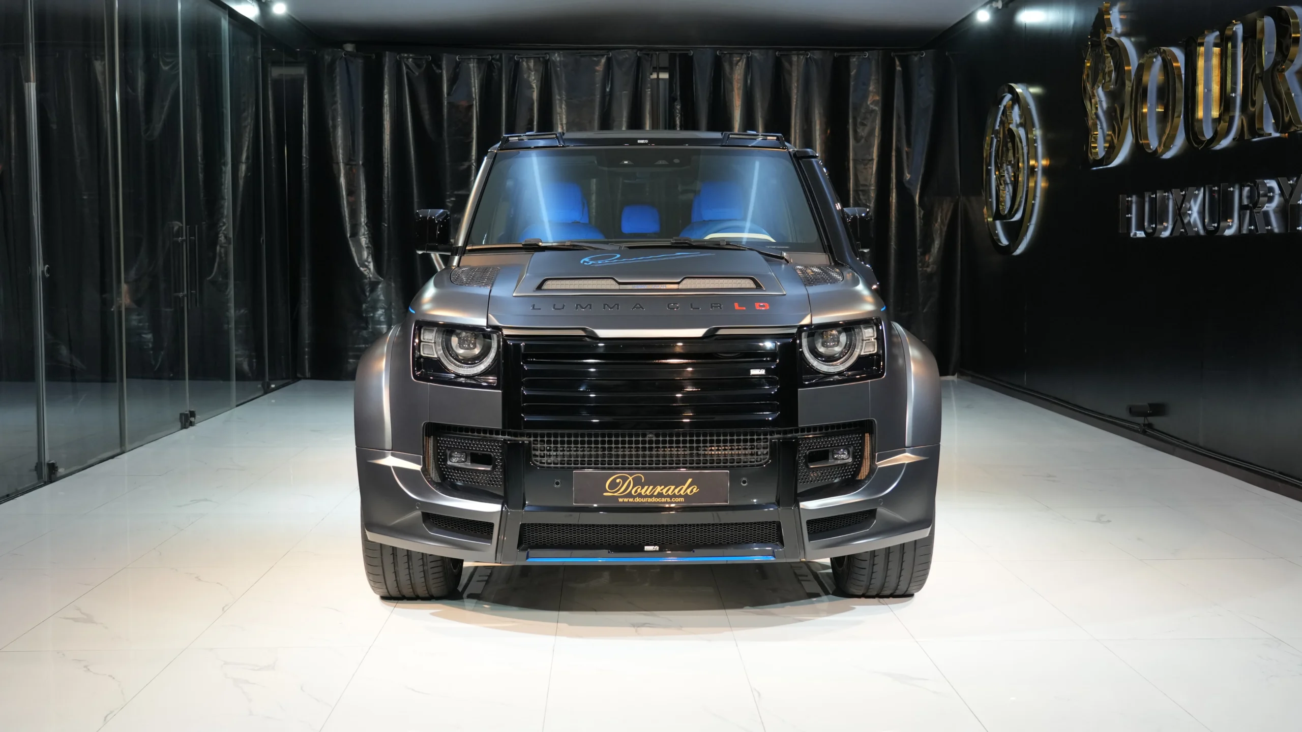 Unrivaled Guide in the Stunning Land Rover