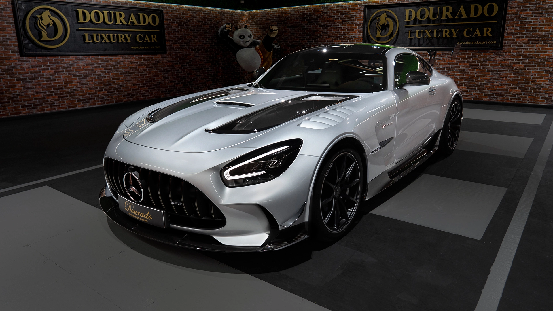 Dominant Eminent in the Dazzling with Mercedes