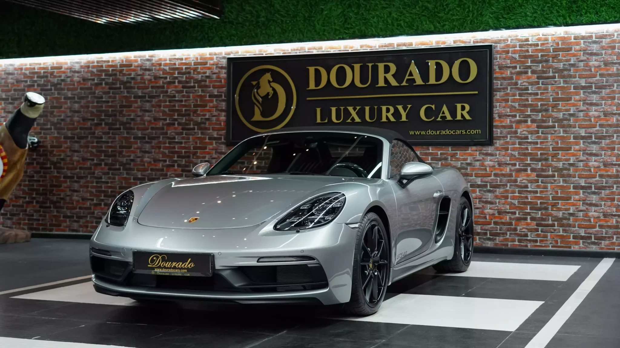 First-Class Ultimate in the 718 Boxster: Dazzling