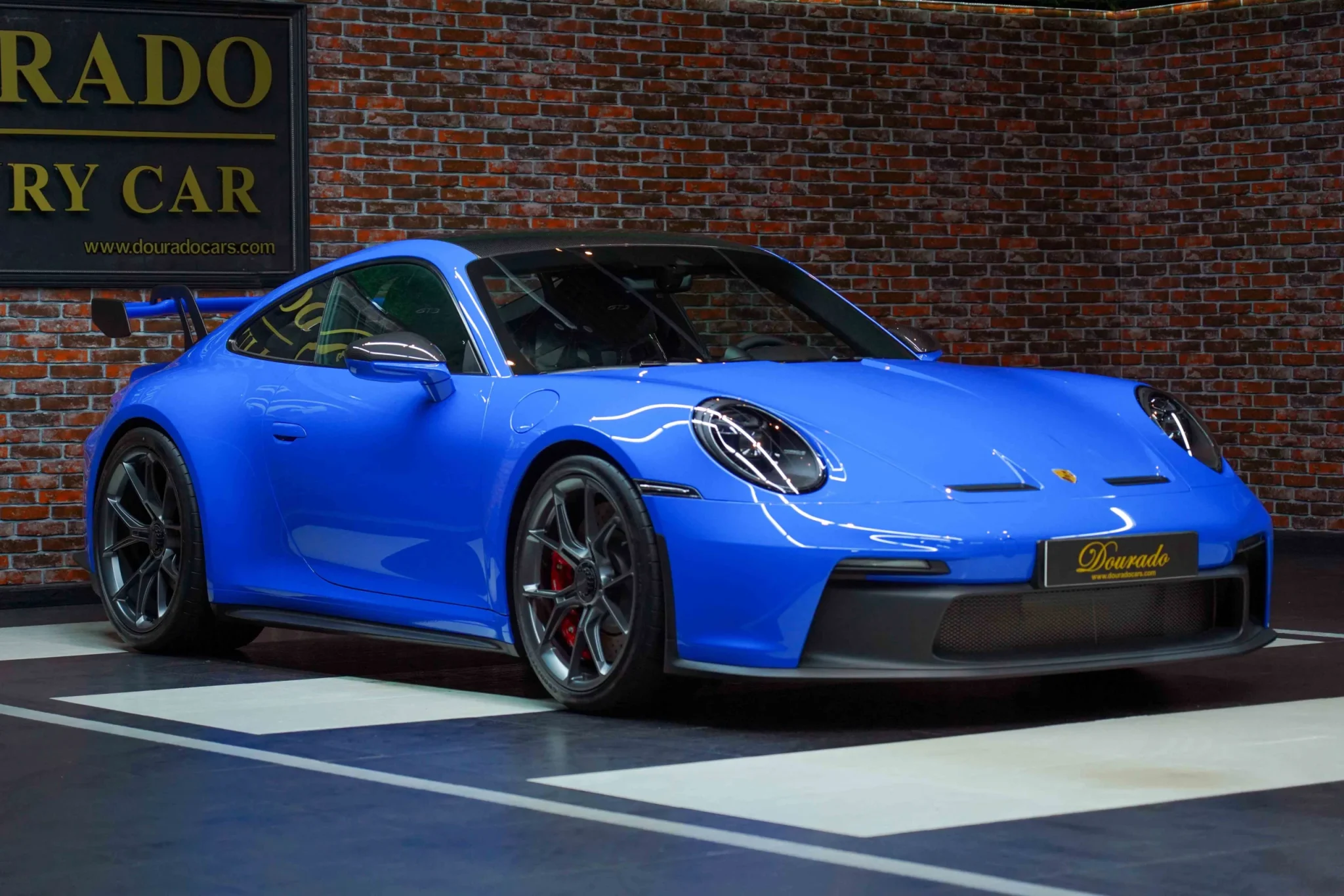 Impressive Lamborghini Huracán in the Eminent