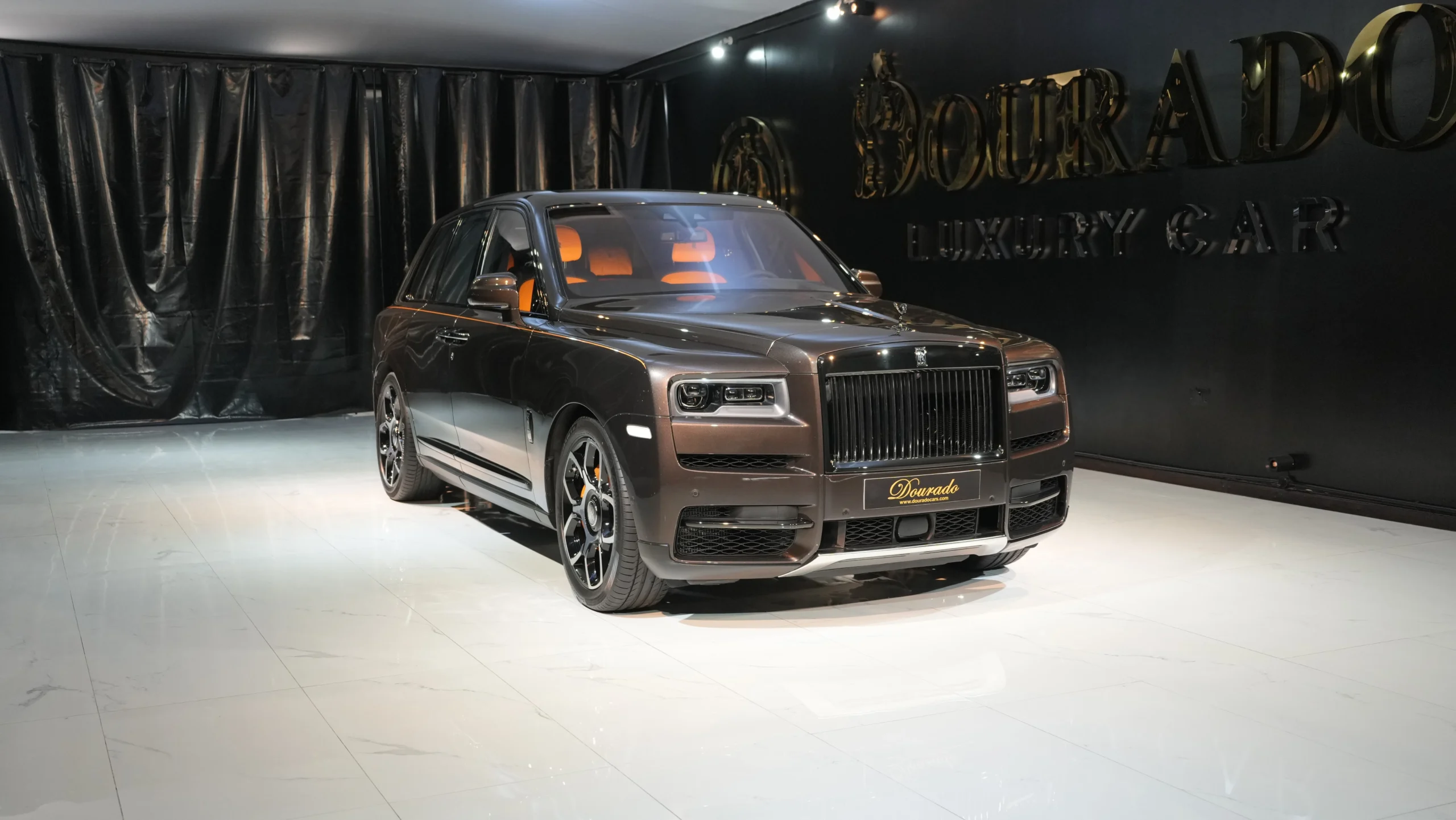 Glorious Rolls-Royce Cullinan in the Limited
