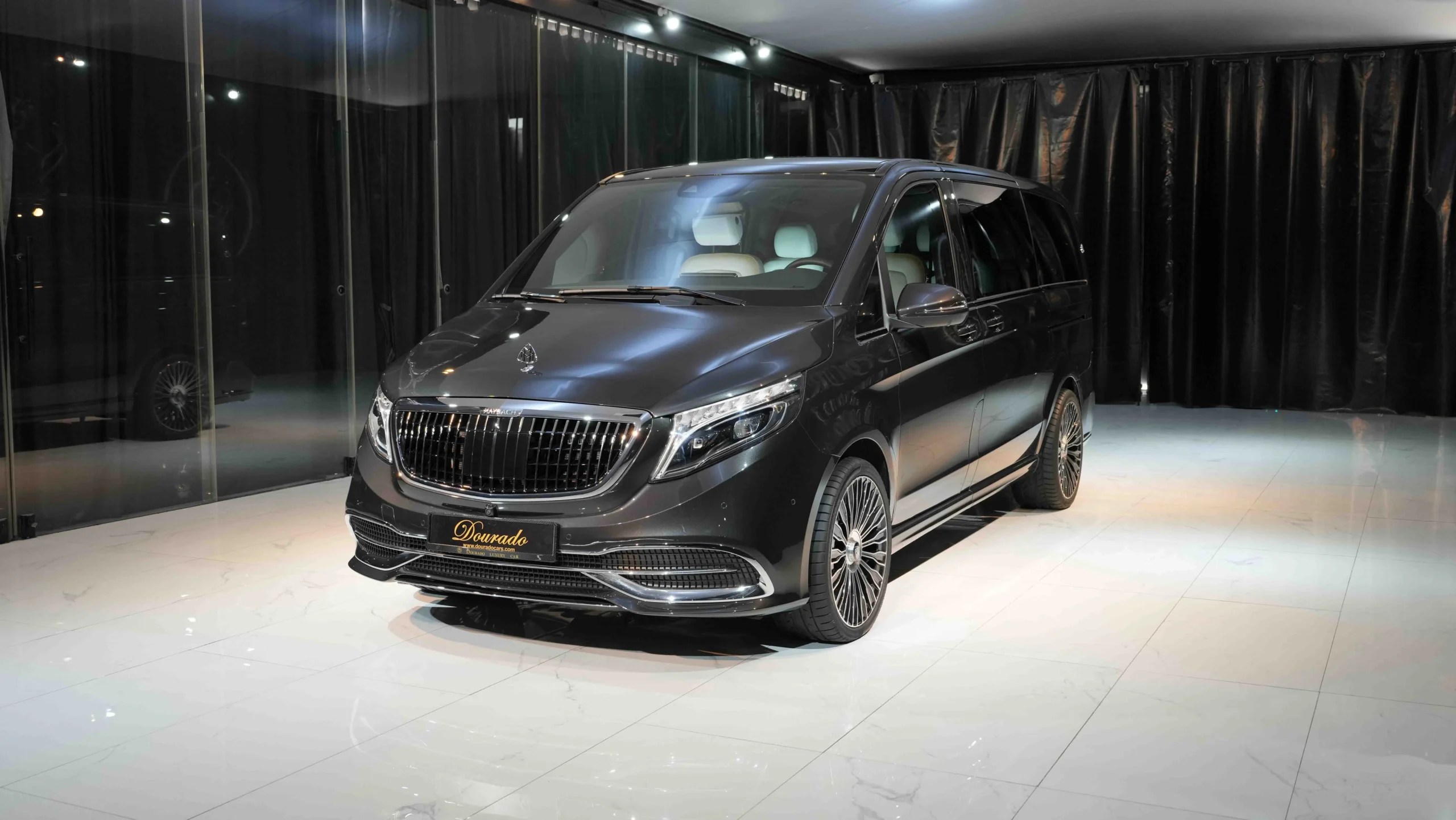 Dominant Eminent Luxury in the Mercedes V-Class