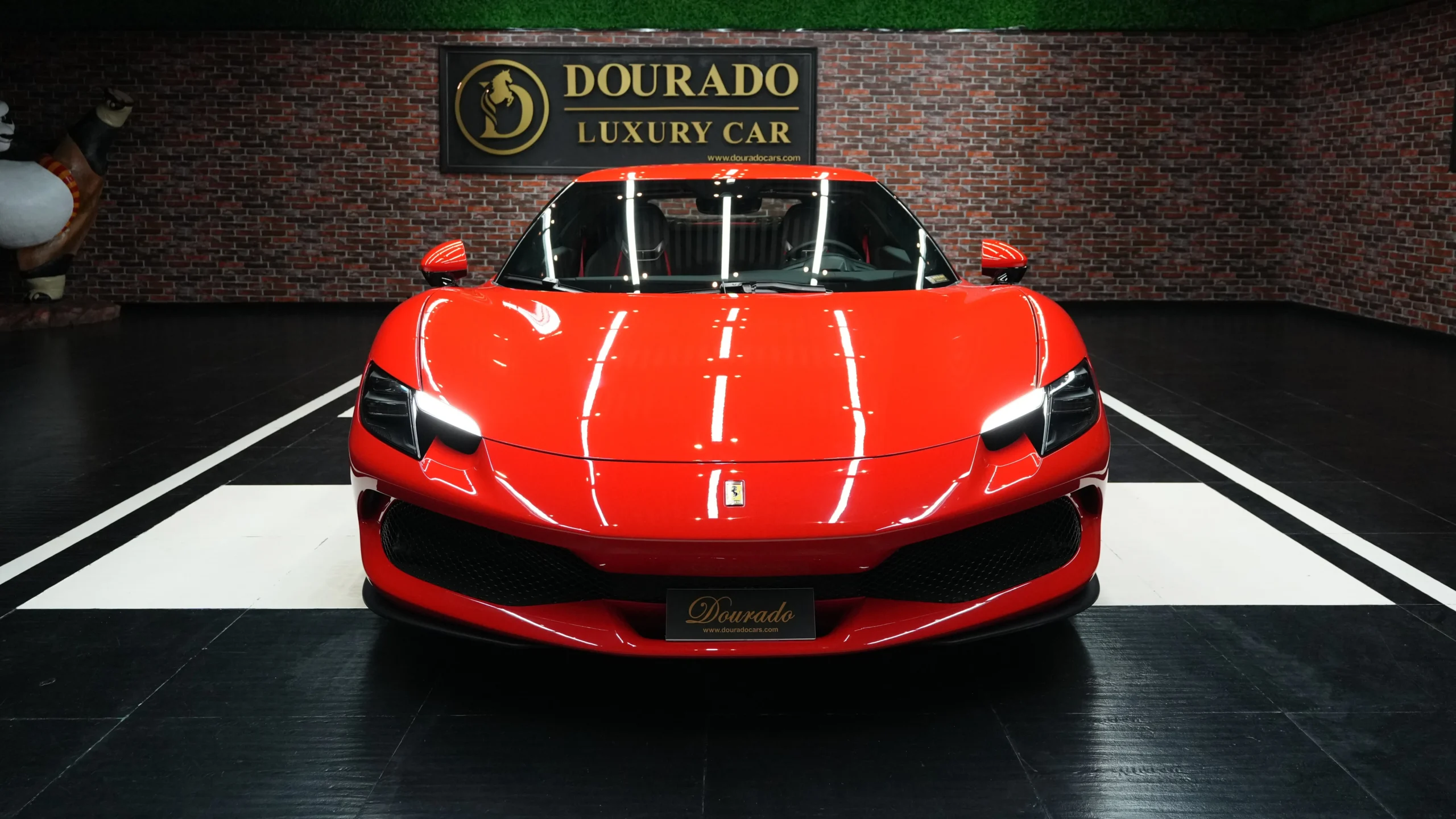 Groundbreaking Singular 296 gtb in the Spotlight