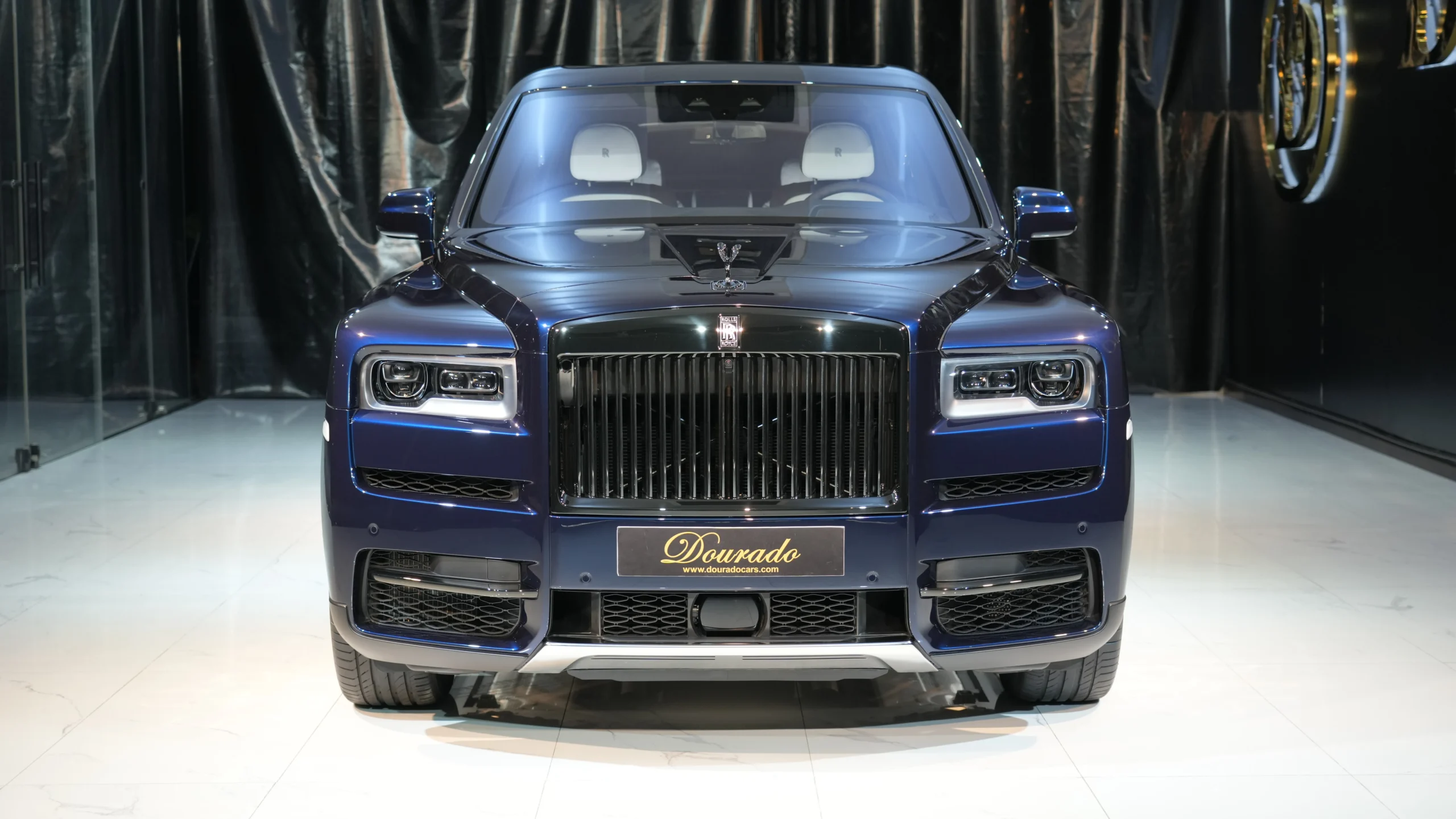 Beautiful Top-rated the Rolls Royce Cullinan Onyx in