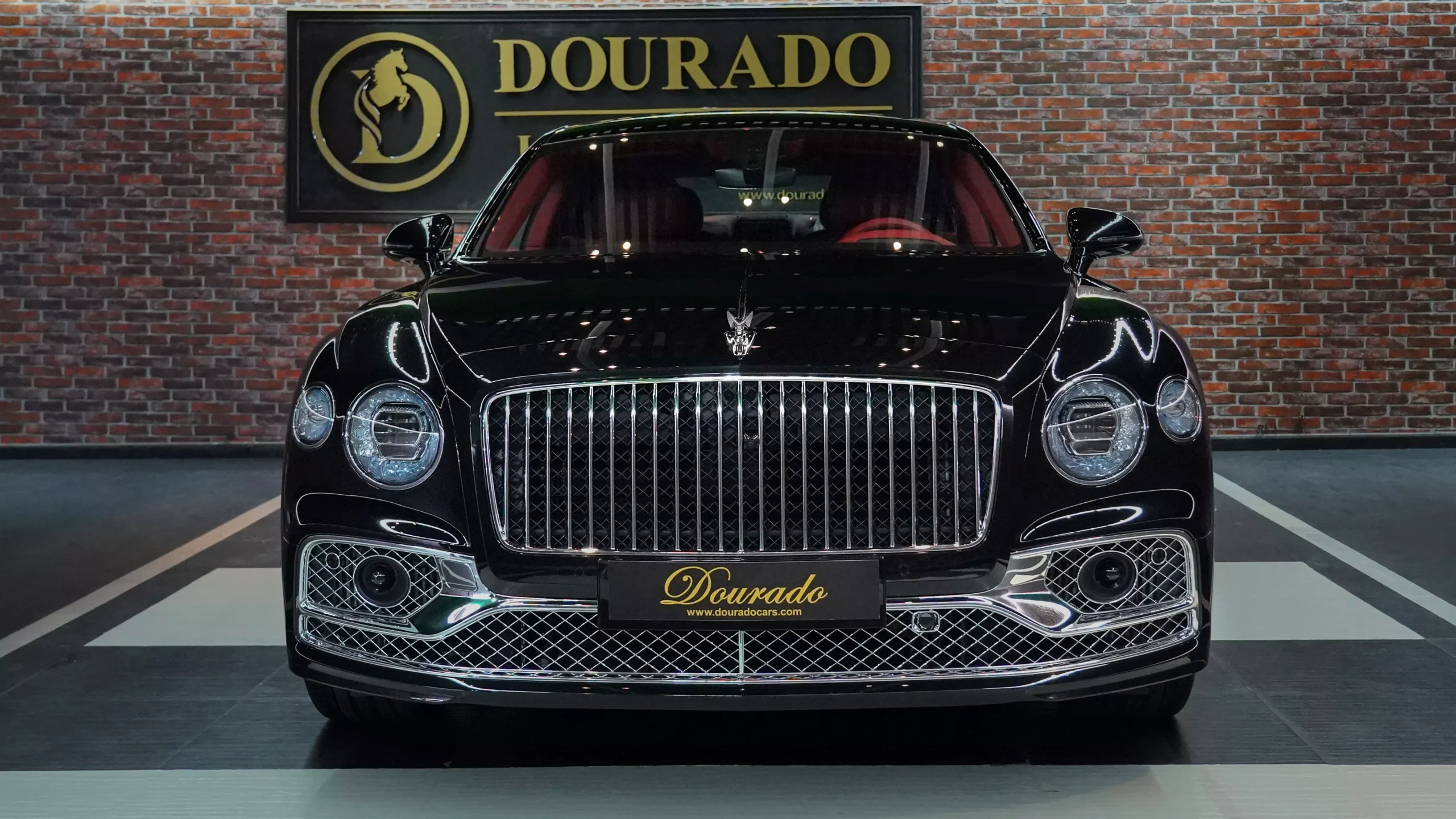 Sensational flying spur in the Singular Design