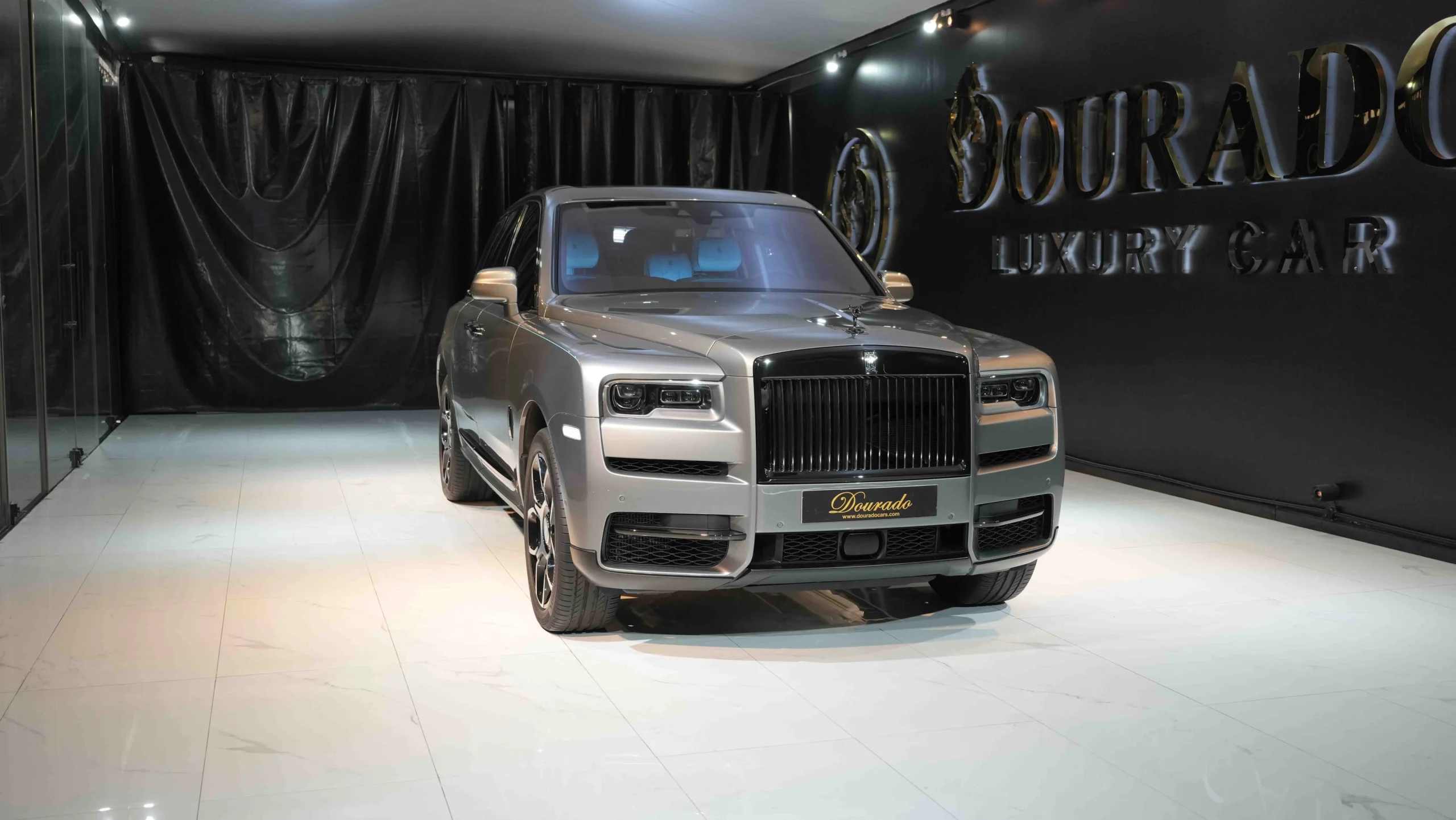 Benchmark Guide in the Exquisite Rolls Royce