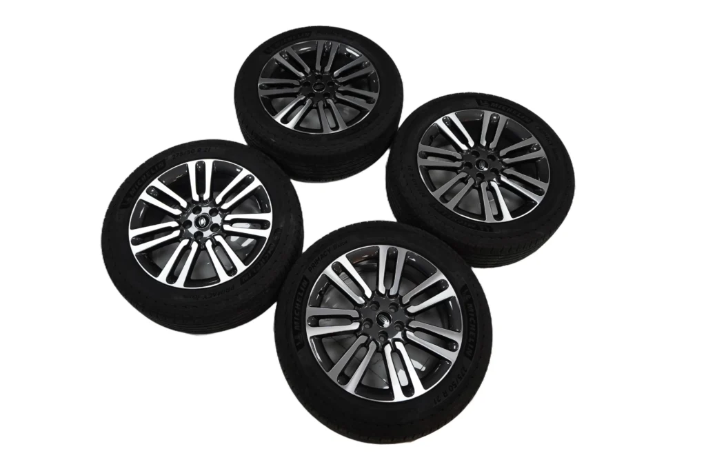 Range Rover Vogue 21″ Premium Alloy Wheel & Tyre Set – Grey & Chrome – M8E21007DB for sale in dubai.2