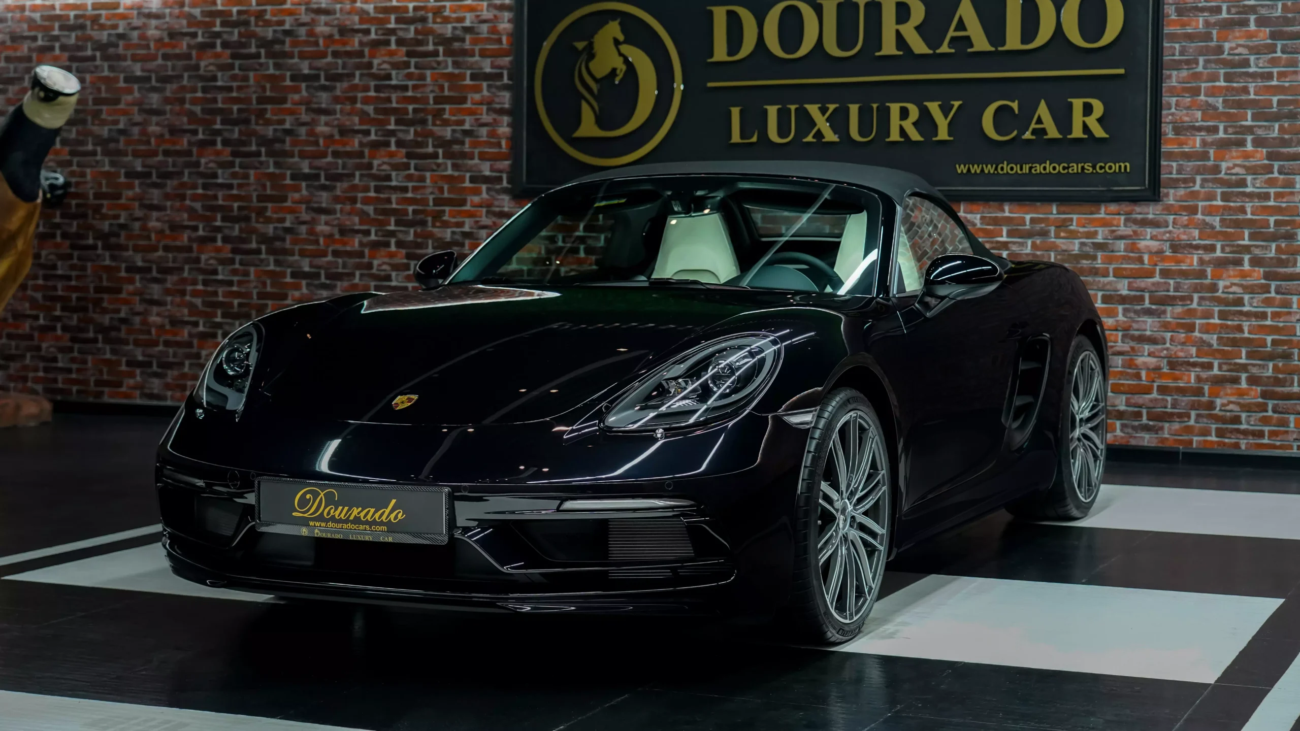 Eminent Impressive in the Unstoppable Porsche 718